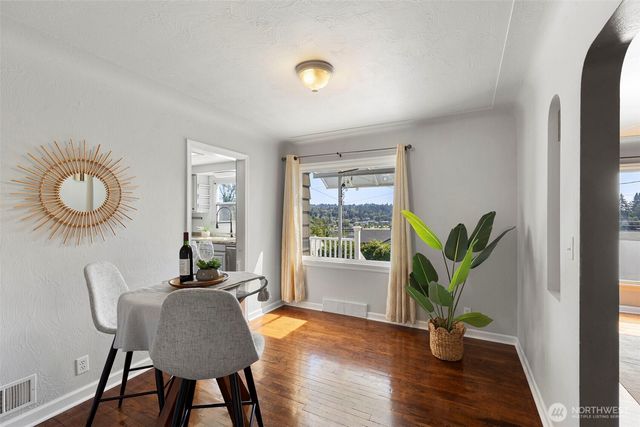 2425 N Wycoff Avenue, Bremerton, WA 98312