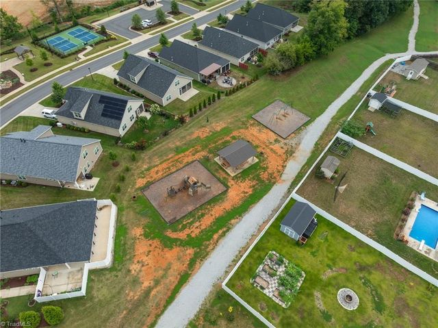 4463 Sapphire Court, Clemmons, NC 27012