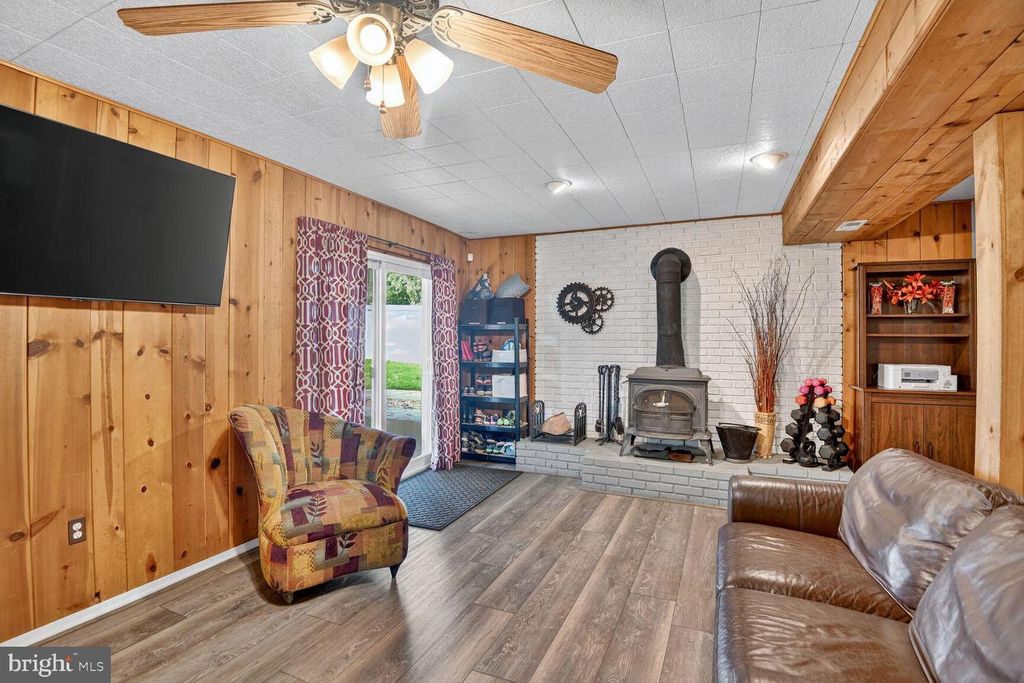 639 CEDAR DR, Pasadena, MD 21122
