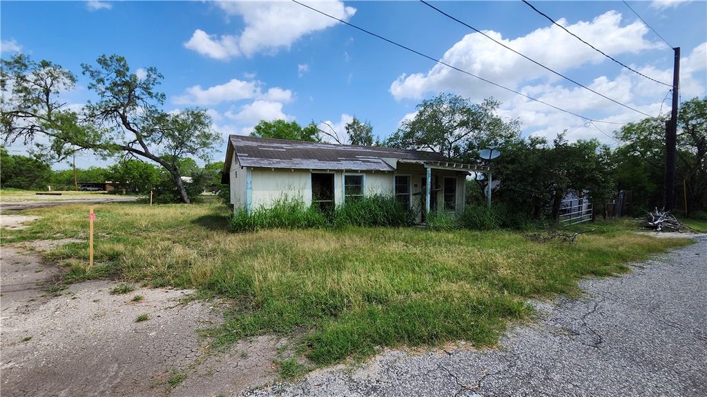 308 Menchaca St, George West, TX 78022
