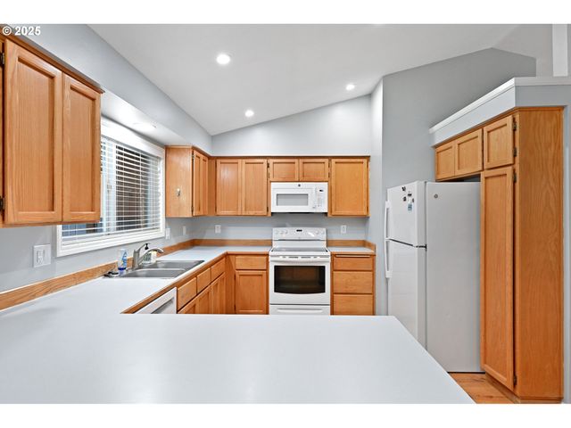 4575 CAMBON St, Eugene, OR 97402