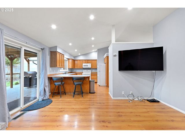 4575 CAMBON St, Eugene, OR 97402