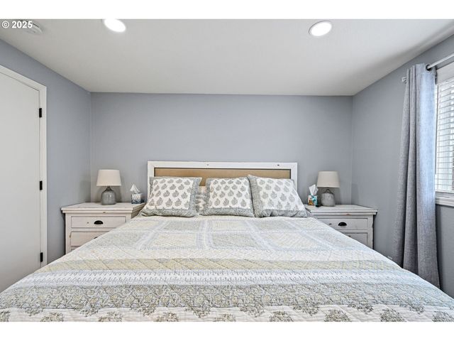 4575 CAMBON St, Eugene, OR 97402