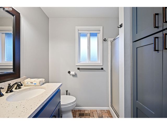 4575 CAMBON St, Eugene, OR 97402