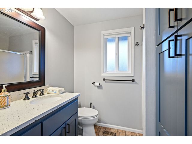 4575 CAMBON St, Eugene, OR 97402