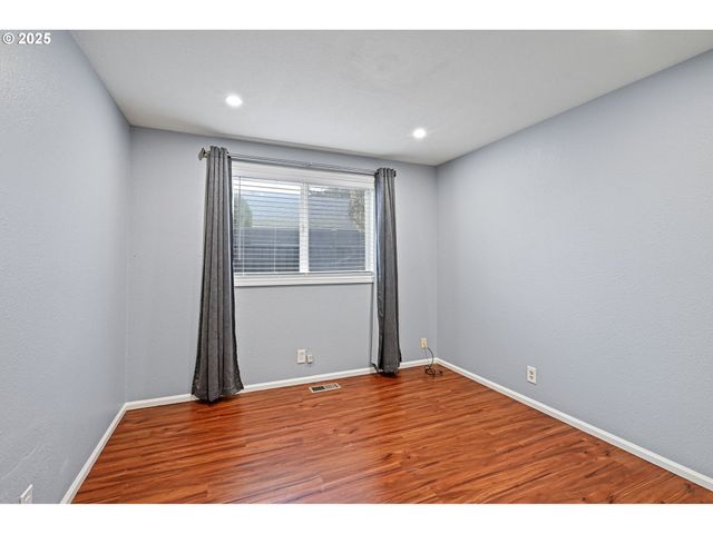 4575 CAMBON St, Eugene, OR 97402