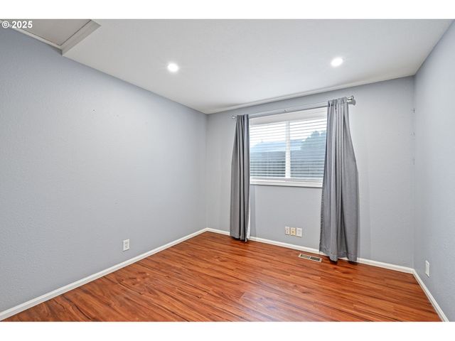 4575 CAMBON St, Eugene, OR 97402