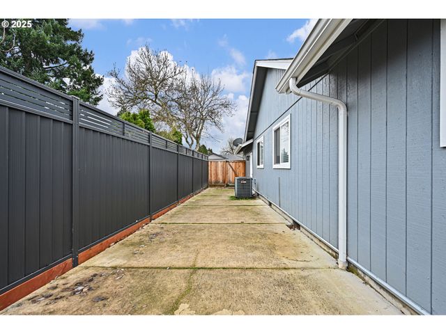 4575 CAMBON St, Eugene, OR 97402