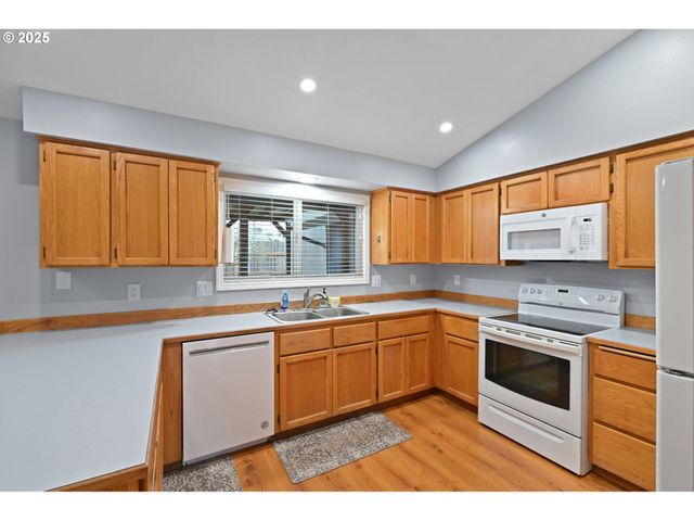 4575 CAMBON St, Eugene, OR 97402