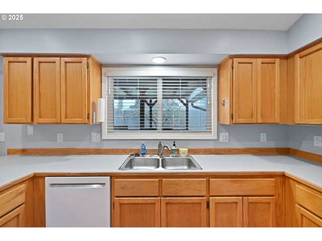 4575 CAMBON St, Eugene, OR 97402