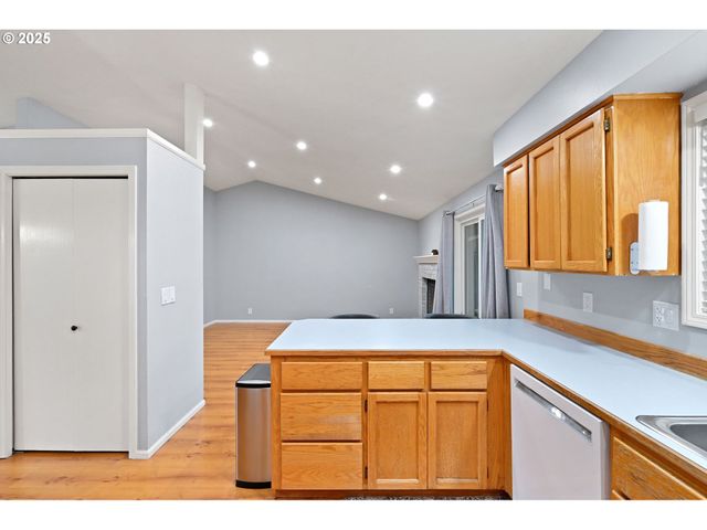 4575 CAMBON St, Eugene, OR 97402