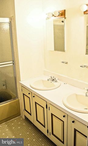 224 TWIN RIVERS DR N, East Windsor, NJ 08520