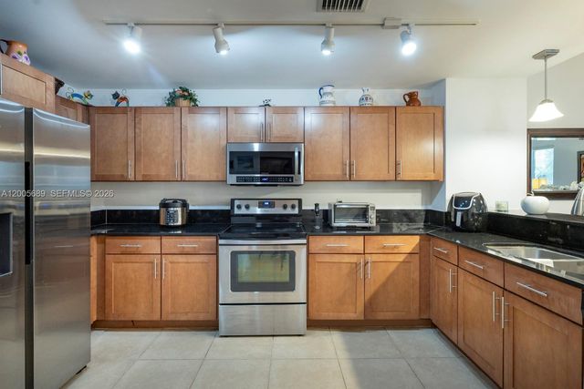 8390 SW 72nd Ave 115, Miami, FL 33143