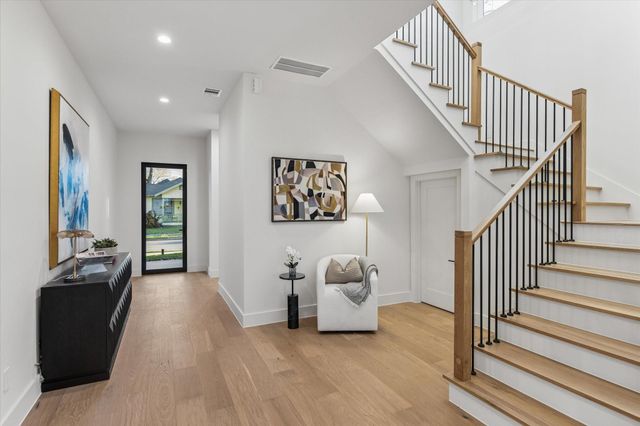 107 E 24th Street, Houston, TX 77008