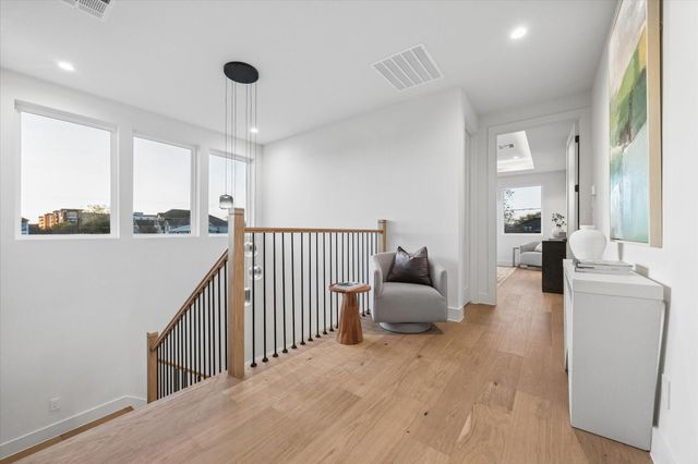 107 E 24th Street, Houston, TX 77008