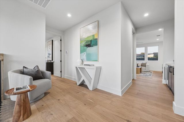 107 E 24th Street, Houston, TX 77008