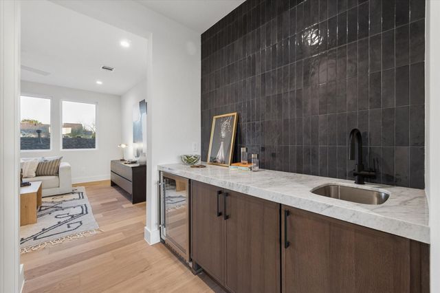 107 E 24th Street, Houston, TX 77008