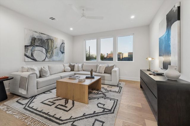 107 E 24th Street, Houston, TX 77008