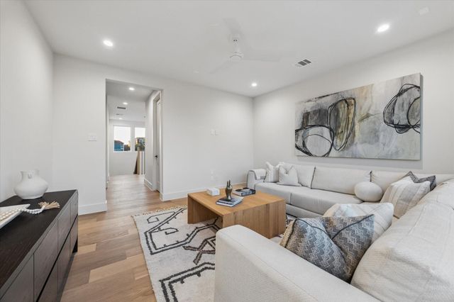 107 E 24th Street, Houston, TX 77008