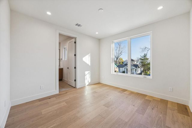 107 E 24th Street, Houston, TX 77008