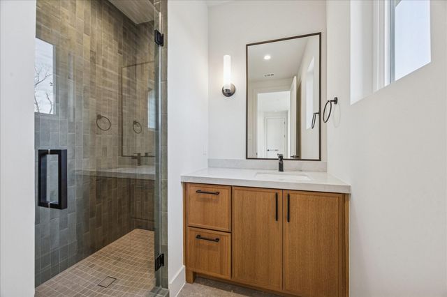 107 E 24th Street, Houston, TX 77008