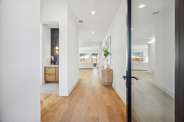 107 E 24th Street, Houston, TX 77008