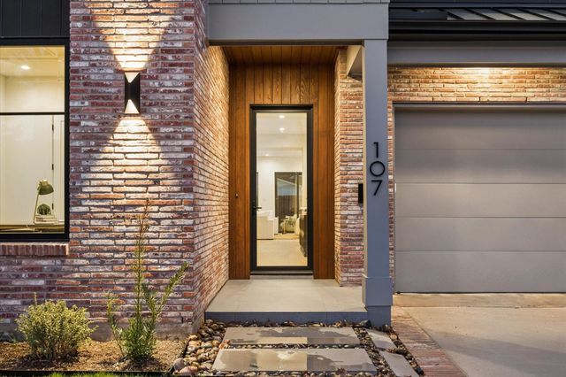 107 E 24th Street, Houston, TX 77008