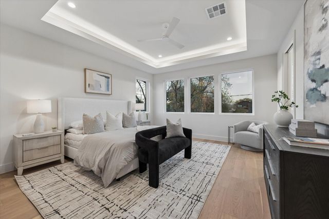 107 E 24th Street, Houston, TX 77008