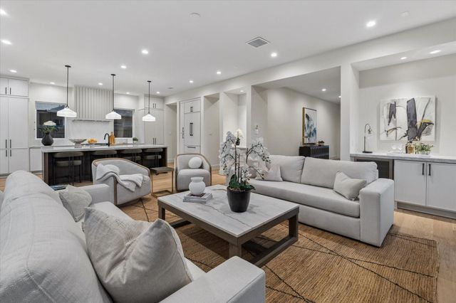 107 E 24th Street, Houston, TX 77008