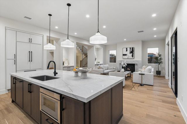 107 E 24th Street, Houston, TX 77008