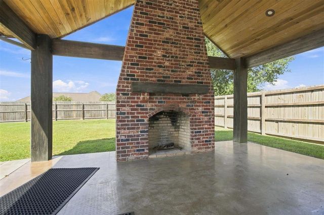 1525 Hickory Ridge Drive, Lake Charles, LA 70611