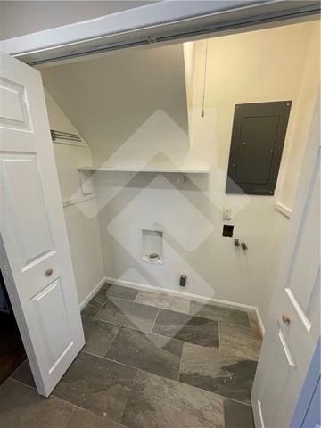 9935 La View Circle, Roswell, GA 30075