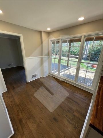 9935 La View Circle, Roswell, GA 30075