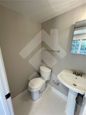 9935 La View Circle, Roswell, GA 30075