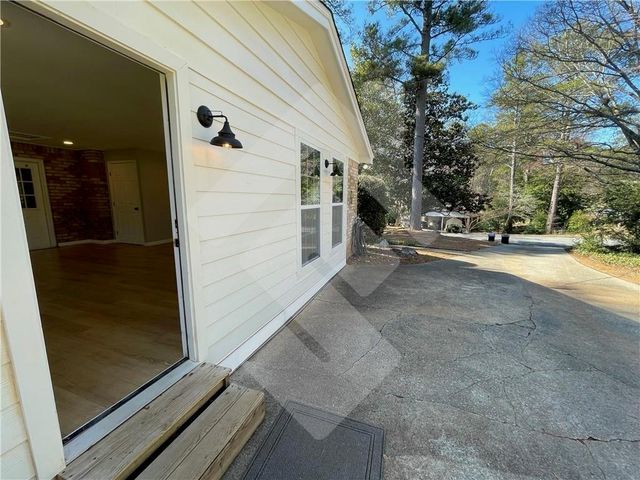 9935 La View Circle, Roswell, GA 30075