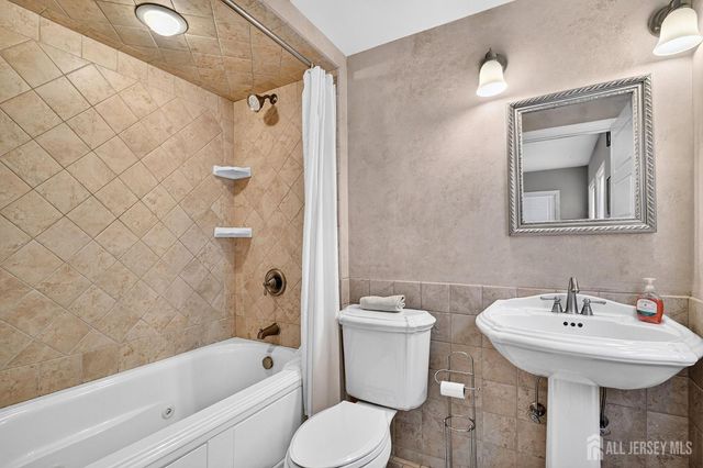 317 Ware Court, Bound Brook, NJ 08805