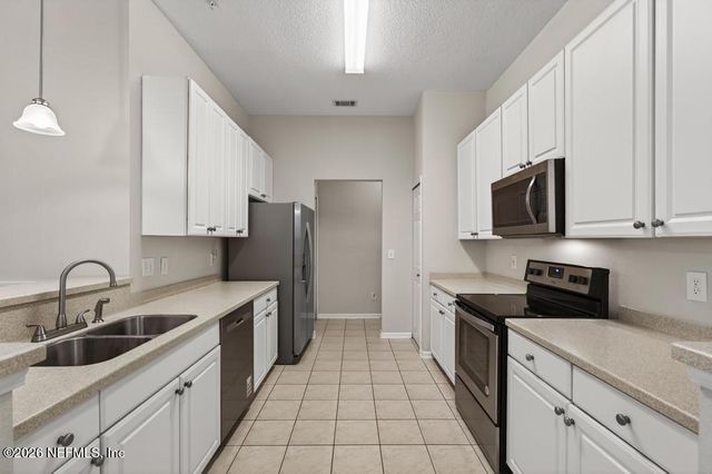 9400 UNDERWING Way 8, Jacksonville, FL 32257