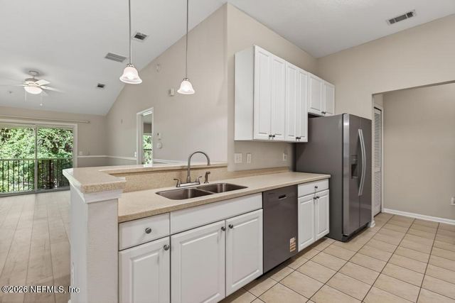 9400 UNDERWING Way 8, Jacksonville, FL 32257