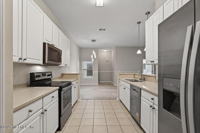 9400 UNDERWING Way 8, Jacksonville, FL 32257