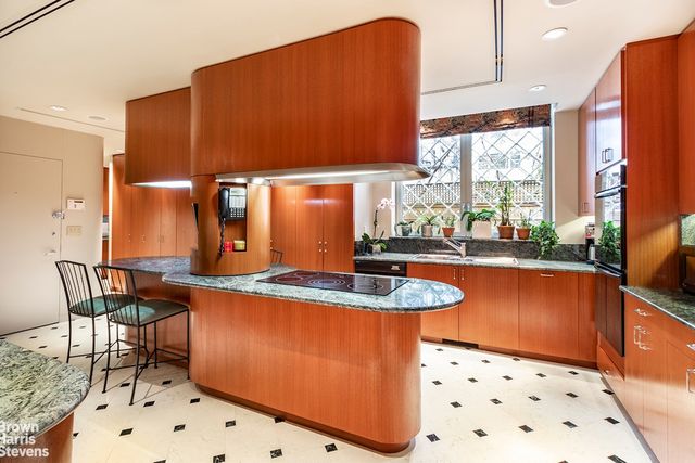 25 SUTTON Place MAISONETTE, New York City, NY 10022