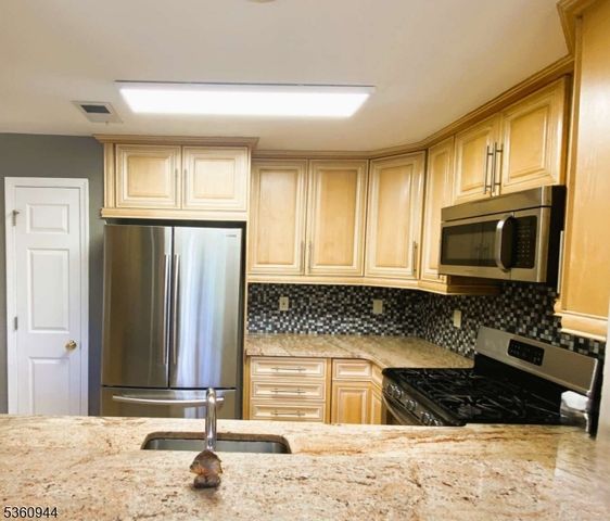 145 Riverwalk Way, Clifton City, NJ 07014