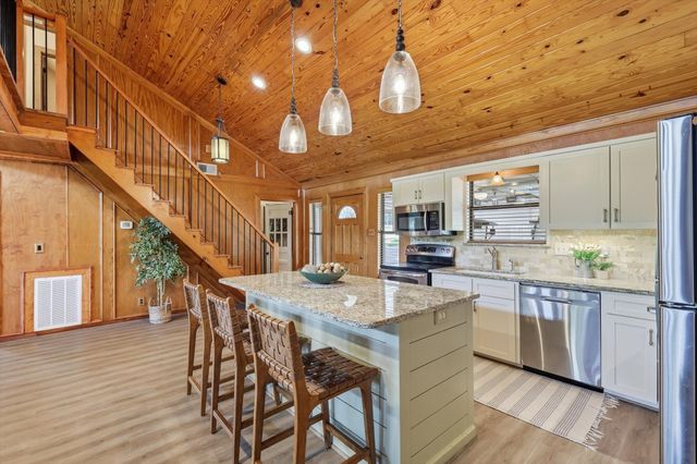 413 Cocopa Drive, Lake Kiowa, TX 76240