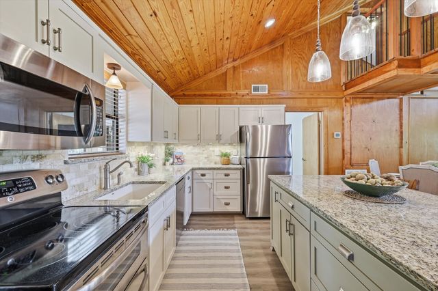 413 Cocopa Drive, Lake Kiowa, TX 76240