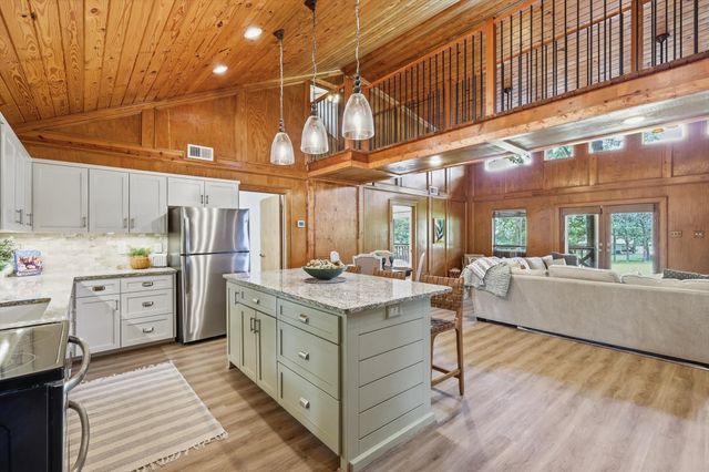 413 Cocopa Drive, Lake Kiowa, TX 76240