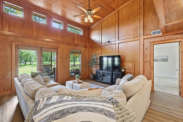 413 Cocopa Drive, Lake Kiowa, TX 76240