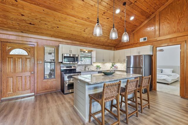 413 Cocopa Drive, Lake Kiowa, TX 76240
