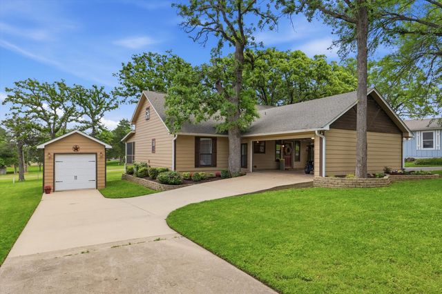 413 Cocopa Drive, Lake Kiowa, TX 76240