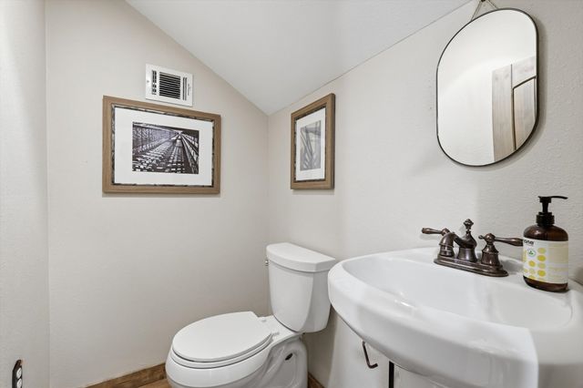 413 Cocopa Drive, Lake Kiowa, TX 76240