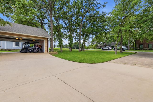 413 Cocopa Drive, Lake Kiowa, TX 76240