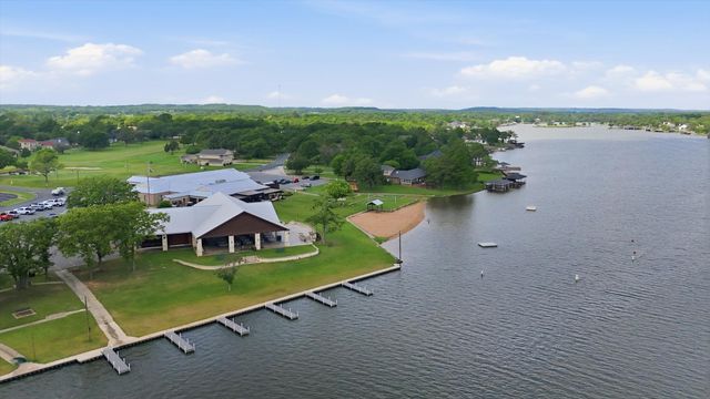 413 Cocopa Drive, Lake Kiowa, TX 76240